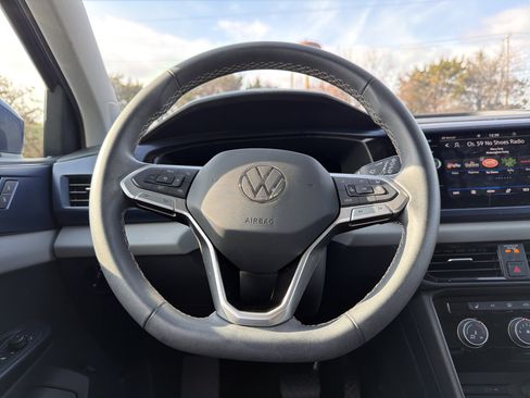 Certified 2023 Volkswagen Taos SE w/ Panoramic Sunroof Package image 14