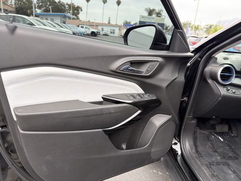 Used 2025 Chevrolet Trax LT FWD image 21