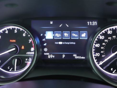 Used 2023 Toyota Camry SE image 19