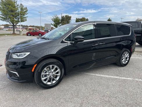 New 2026 Chrysler Pacifica Select image 14