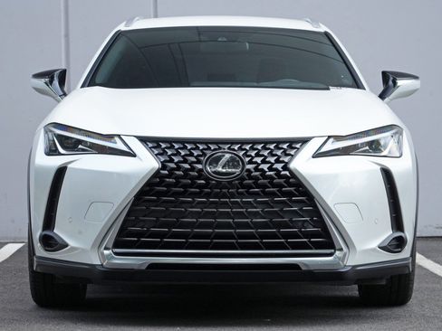 Used 2022 Lexus UX 200 w/ Accessory Package (Z2) FWD image 6