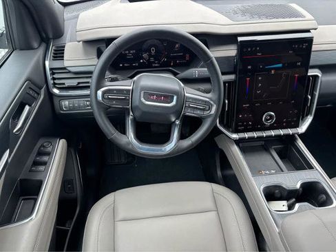 Used 2025 GMC Acadia Elevation w/ Elevation Premium Package image 20