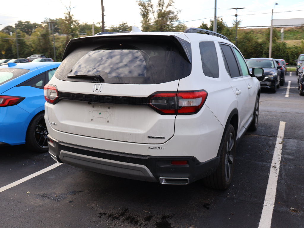 Used 2024 Honda Pilot Touring image 7