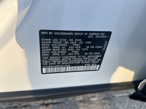 Used 2024 Volkswagen Atlas SE w/ Panoramic Sunroof Package FWD image 30