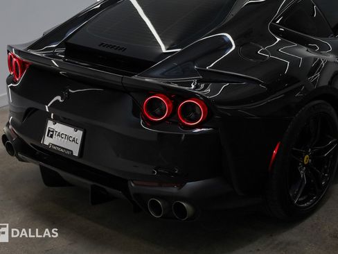 Used 2018 Ferrari 812 Superfast RWD image 12