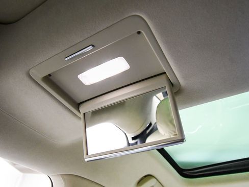 Used 2024 Bentley Flying Spur Plug-In Hybrid image 53