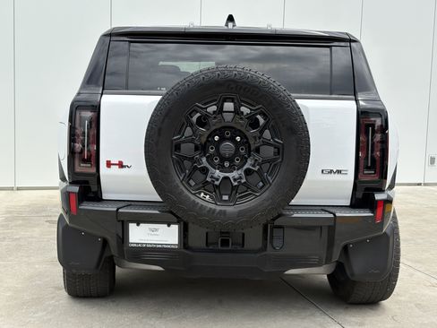 Used 2024 GMC Hummer EV 2X w/ LPO, Illumination Package AWD/4WD image 8