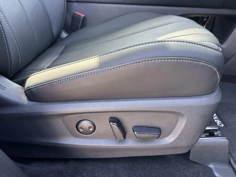 Certified 2025 INFINITI QX60 Luxe w/ Vision Package image 16