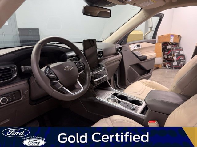 Certified 2024 Ford Explorer Platinum w/ Technology Package AWD/4WD image 9