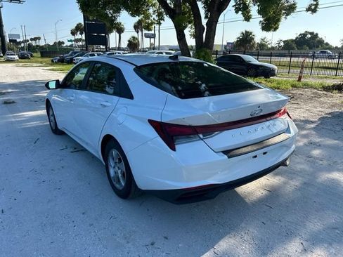 Used 2021 Hyundai Elantra SE FWD image 3