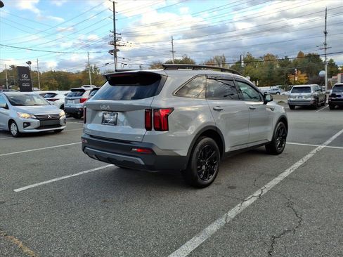 Used 2023 Kia Sorento S image 6