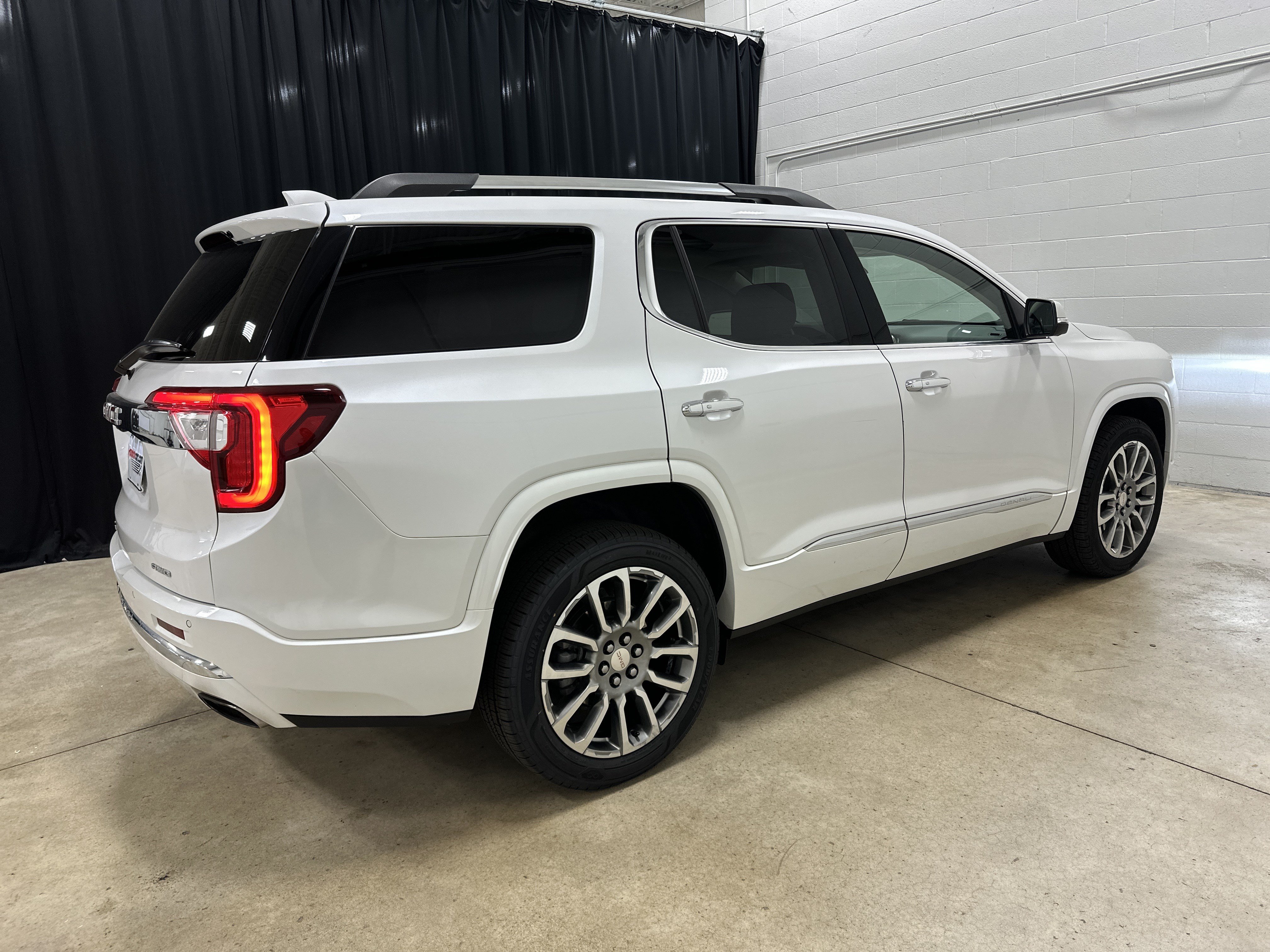 Used 2022 GMC Acadia Denali w/ Denali Ultimate Package AWD/4WD image 12