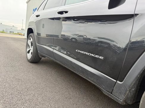 Used 2020 Jeep Cherokee Limited FWD image 11