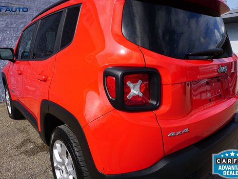 Used 2017 Jeep Renegade Latitude AWD/4WD image 9
