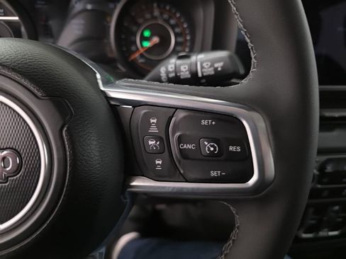 Used 2025 Jeep Wrangler Unlimited Sahara w/ Technology Group AWD/4WD image 18