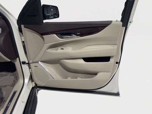 Used 2015 Cadillac Escalade Luxury image 26