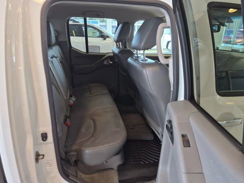 Used 2014 Nissan Frontier SL AWD/4WD image 24
