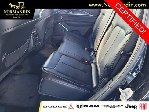 Certified 2022 Jeep Grand Cherokee Overland w/ Luxury Tech Group IV AWD/4WD image 17