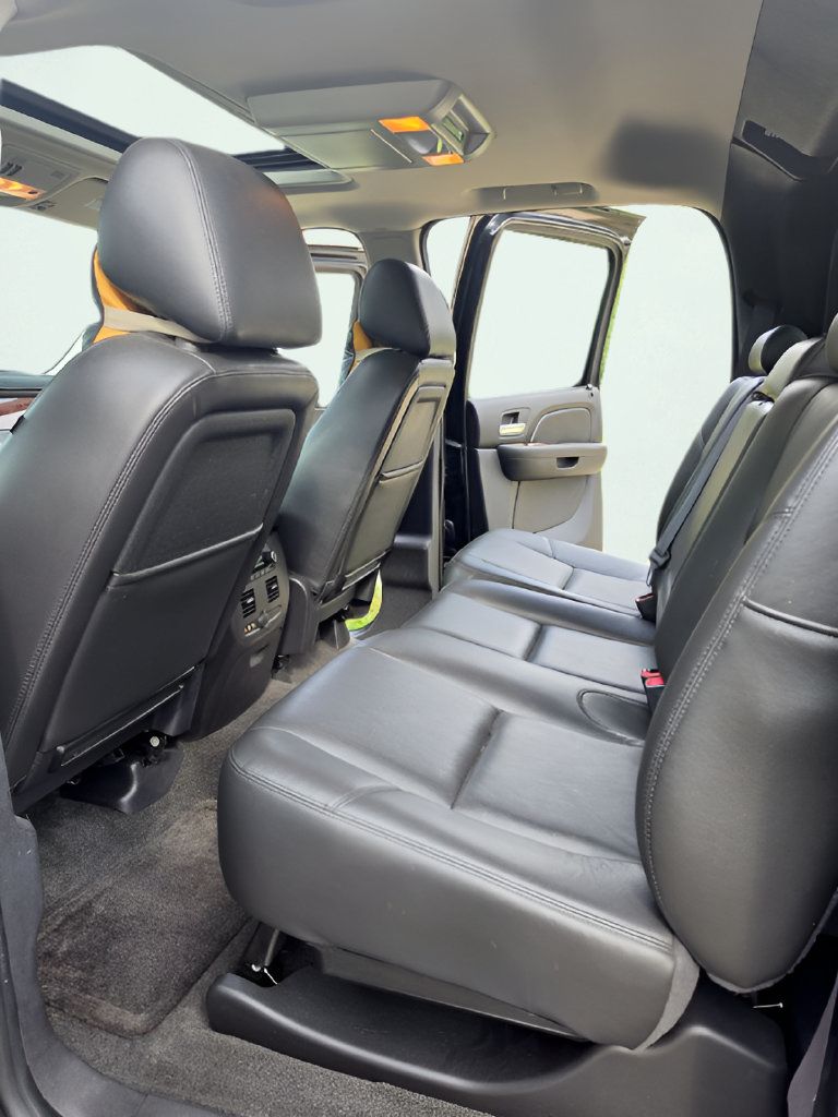 Used 2013 Chevrolet Avalanche LTZ AWD/4WD image 6
