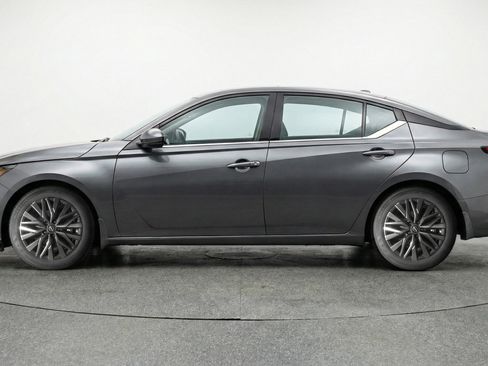 Used 2025 Nissan Altima 2.5 SV image 5