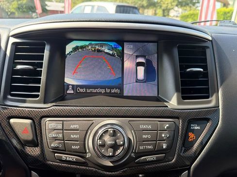 Used 2019 Nissan Pathfinder SL FWD image 17