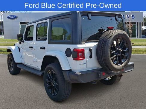 Used 2021 Jeep Wrangler Unlimited Sahara w/ Cold Weather Group AWD/4WD image 6
