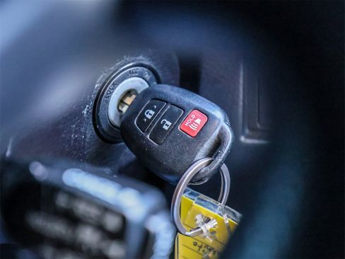 Used 2019 Toyota Tundra SR5 w/ SR5 Upgrade Package image 32