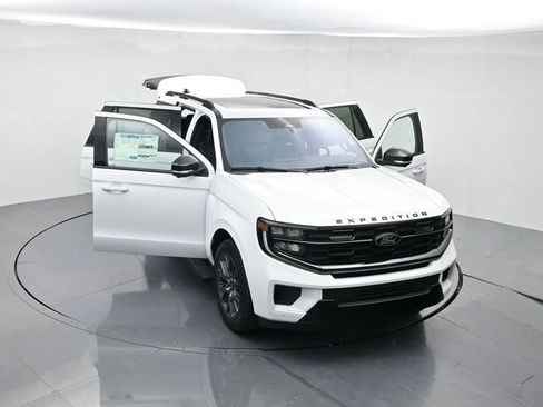 New 2025 Ford Expedition Platinum w/ Stealth Performance Package image 43
