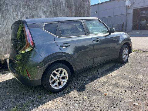 Used 2024 Kia Soul LX w/ Option Group 015 FWD image 3