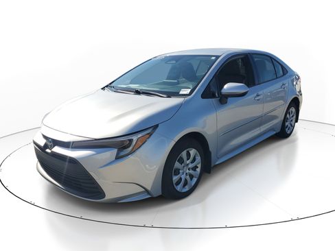 Used 2024 Toyota Corolla LE FWD image 3