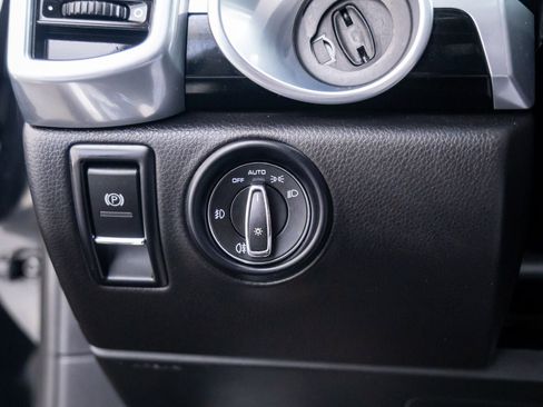 Certified 2017 Porsche Cayenne Platinum Edition image 18