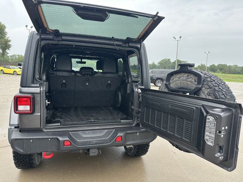 Used 2023 Jeep Wrangler Unlimited Rubicon w/ Cold Weather Group AWD/4WD image 24