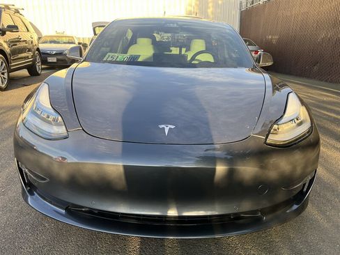 Used 2018 Tesla Model 3 Long Range image 8