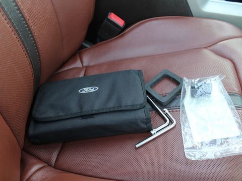 Used 2019 Ford F150 King Ranch w/ Equipment Group 601A Luxury AWD/4WD image 49