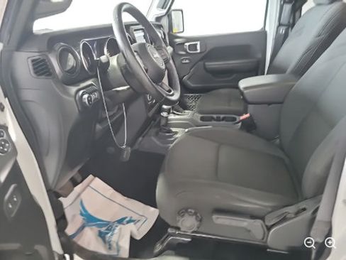 Used 2022 Jeep Gladiator Sport AWD/4WD image 4