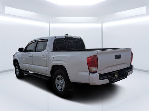 Used 2017 Toyota Tacoma SR image 5