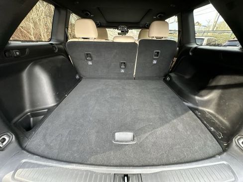 Used 2023 Jeep Grand Cherokee Limited w/ Luxury Tech Group II image 24