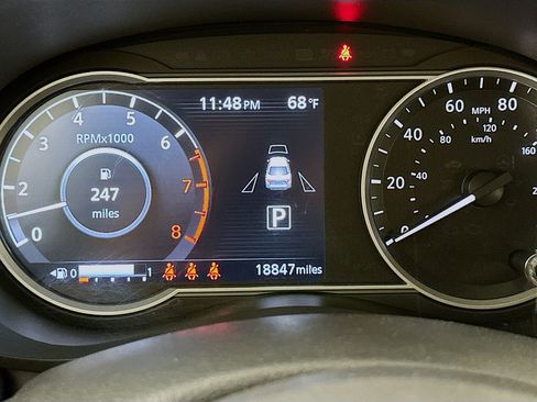 Used 2025 Nissan Versa SV FWD image 18