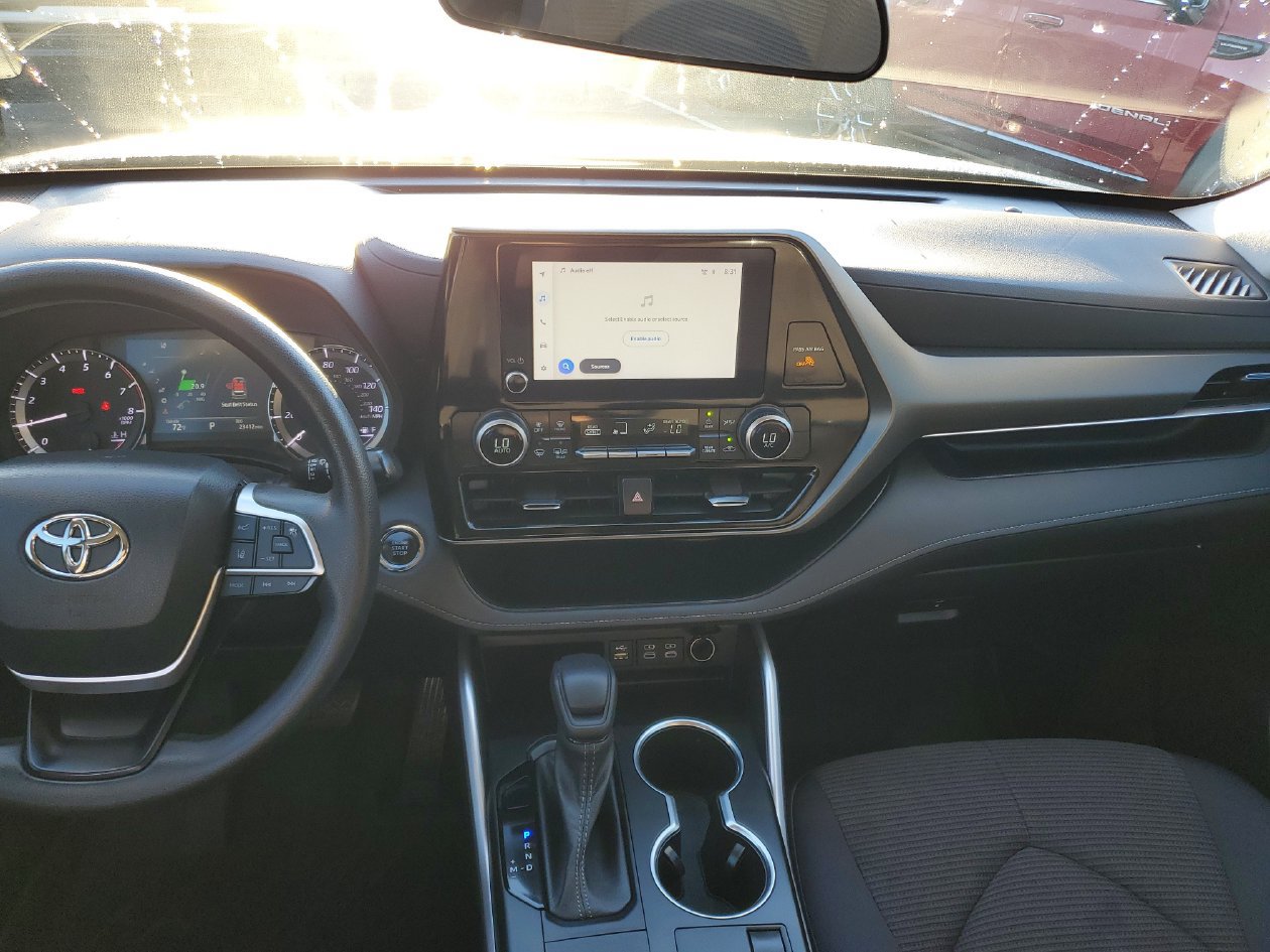Used 2023 Toyota Highlander L FWD image 12