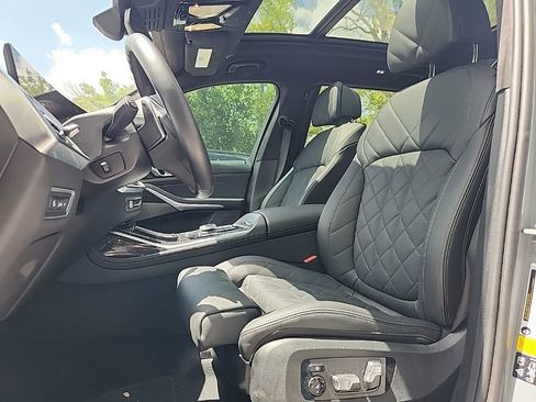 Used 2024 BMW X7 xDrive40i w/ M Sport Package image 2