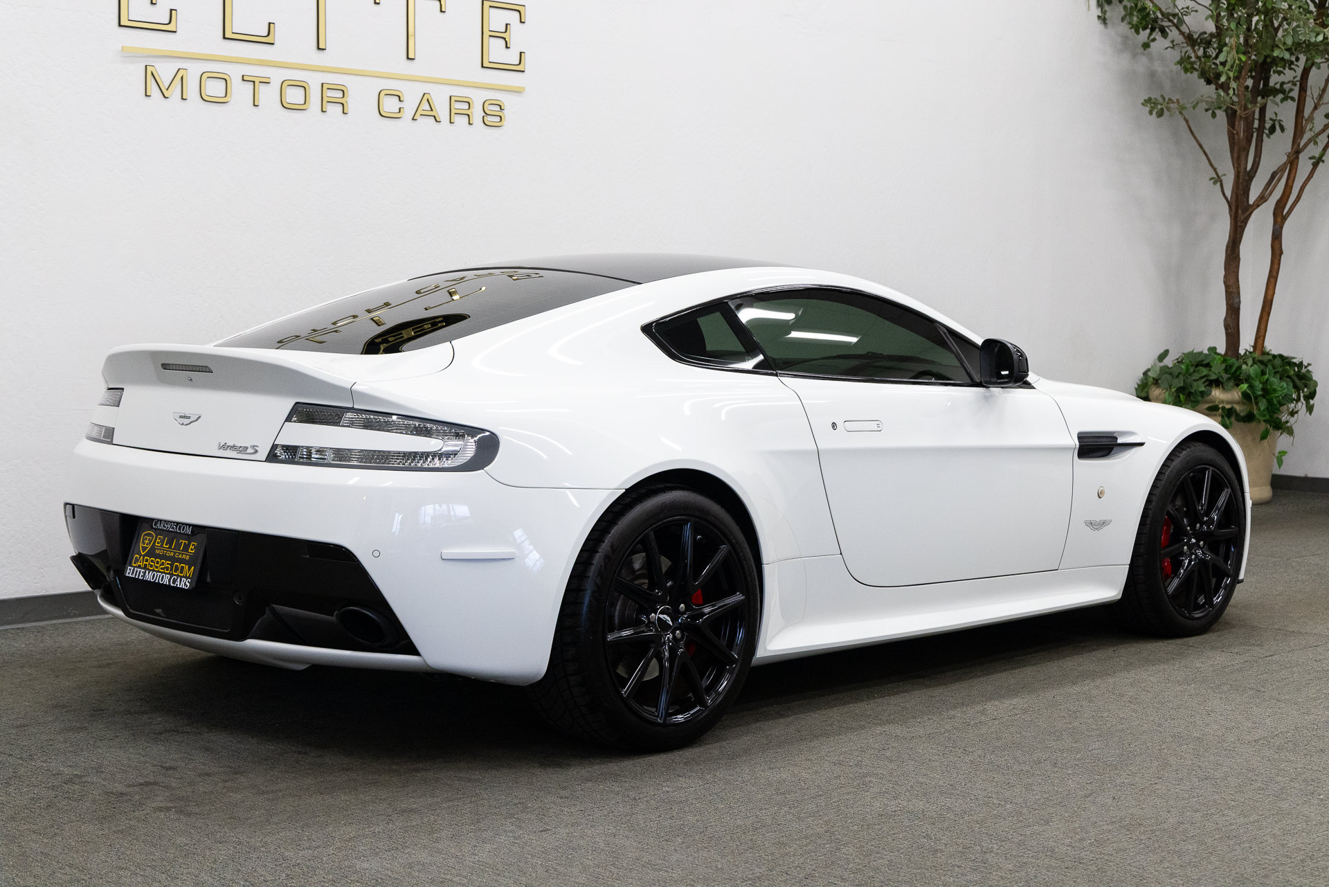 Used 2011 Aston Martin V8 Vantage S RWD image 9