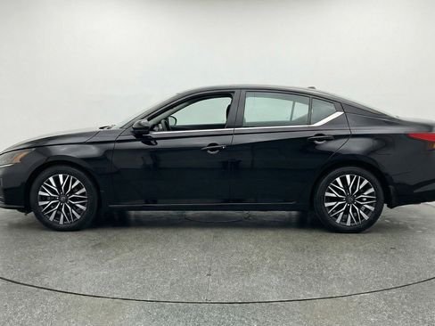 Used 2025 Nissan Altima 2.5 SV FWD image 5