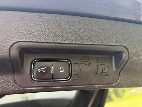 Used 2021 Ford Explorer XLT w/ Equipment Group 202A AWD/4WD image 36