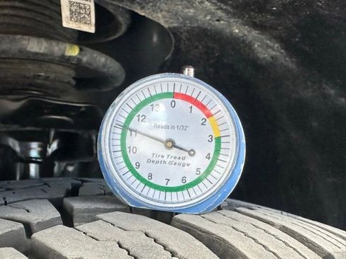 Used 2025 Kia Telluride AWD image 31