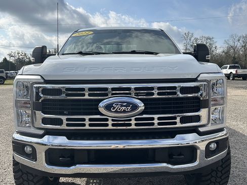 Used 2024 Ford F250 XLT image 3