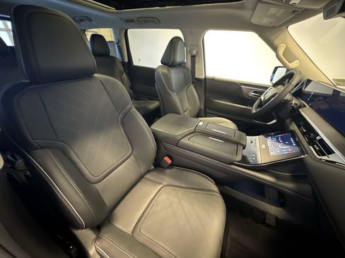 New 2026 INFINITI QX80 Luxe image 26