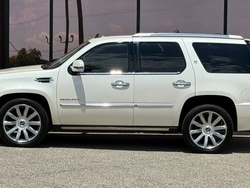Used 2013 Cadillac Escalade Platinum AWD/4WD image 4