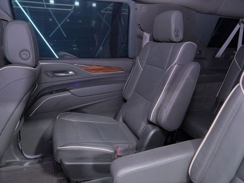 Used 2024 Cadillac Escalade ESV Premium Luxury image 23