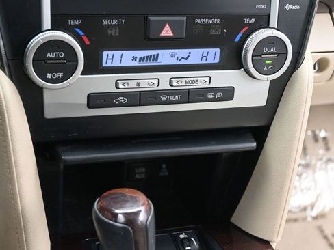 Used 2012 Toyota Camry XLE image 12