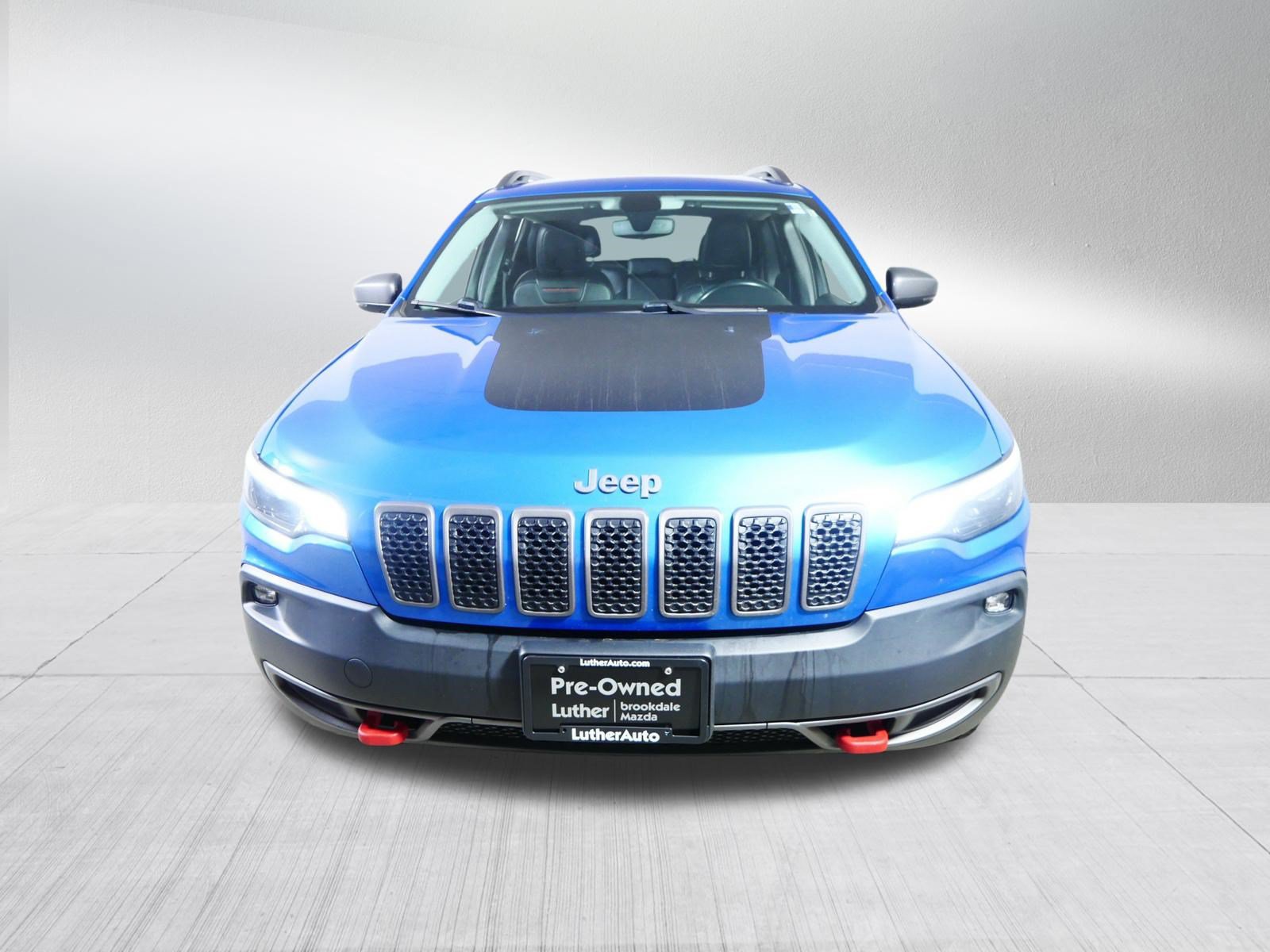 Used 2019 Jeep Cherokee Trailhawk w/ Cold Weather Group AWD/4WD image 2